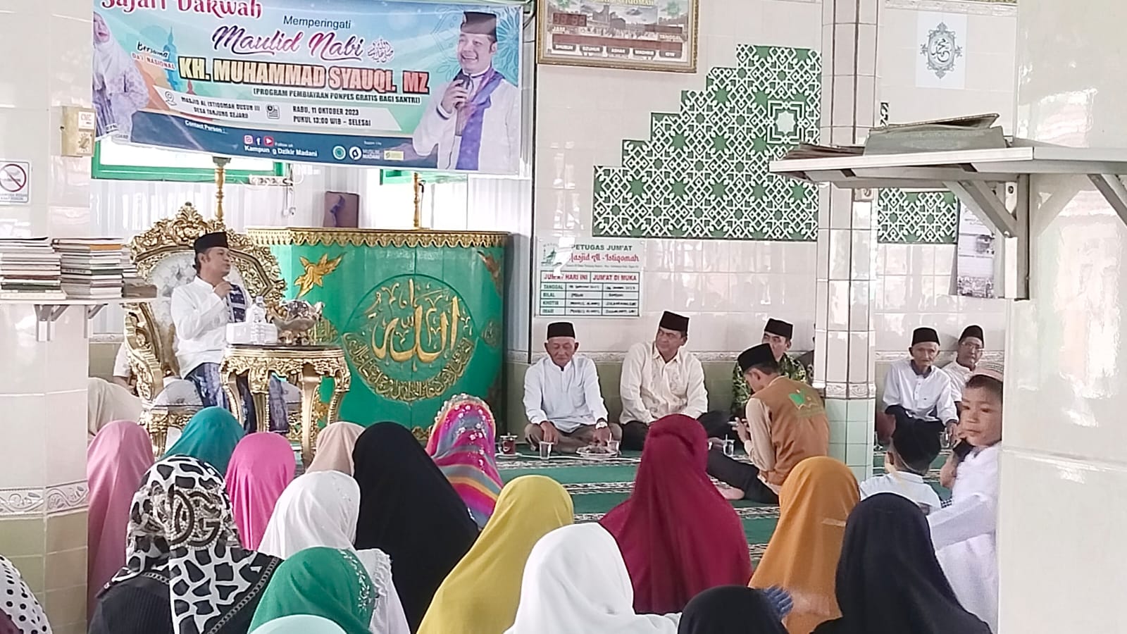 Putra KH Zainuddin MZ Pukau Jemaah Peringatan Maulid Nabi Muhammad SAW di Desa Tanjung Sejaro Ogan Ilir