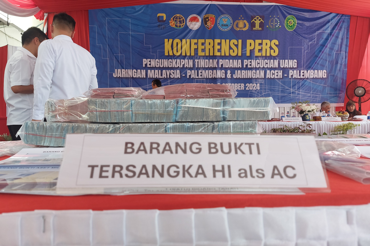 Uang Tunai dan Perhiasan Emas Ikut Disita dari Pelaku Narkotika yang Diamankan BNN di Palembang