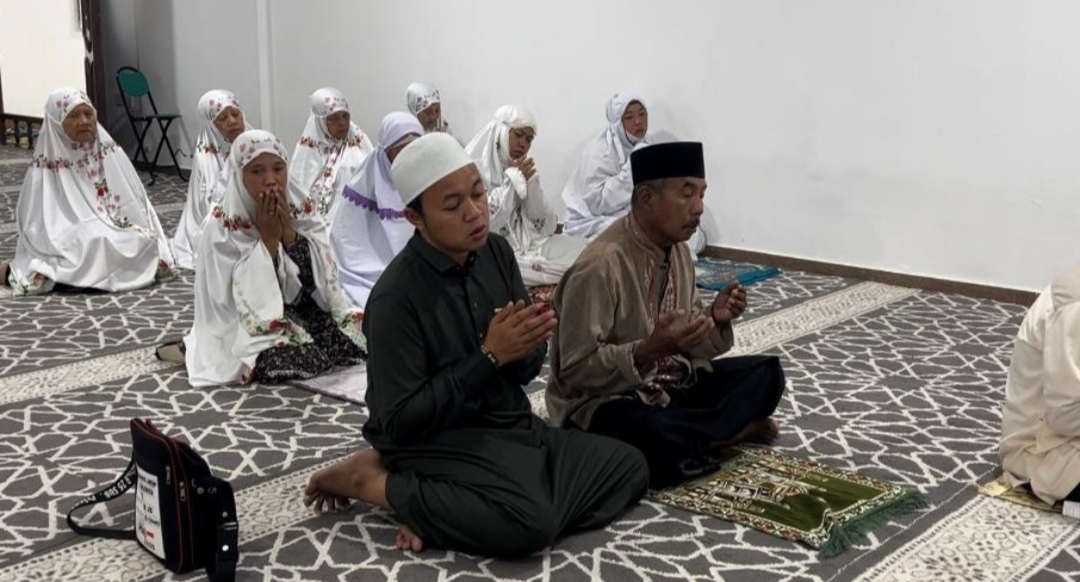PPIH Imbau Jemaah Haji Lansia dan Berkebutuhan Khusus Solat di Hotel