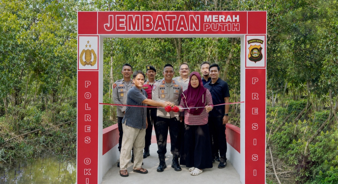 Permudah Akses Masyarakat dan Anak-anak Sekolah, Jembatan Merah Putih Diresmikan Polres OKI
