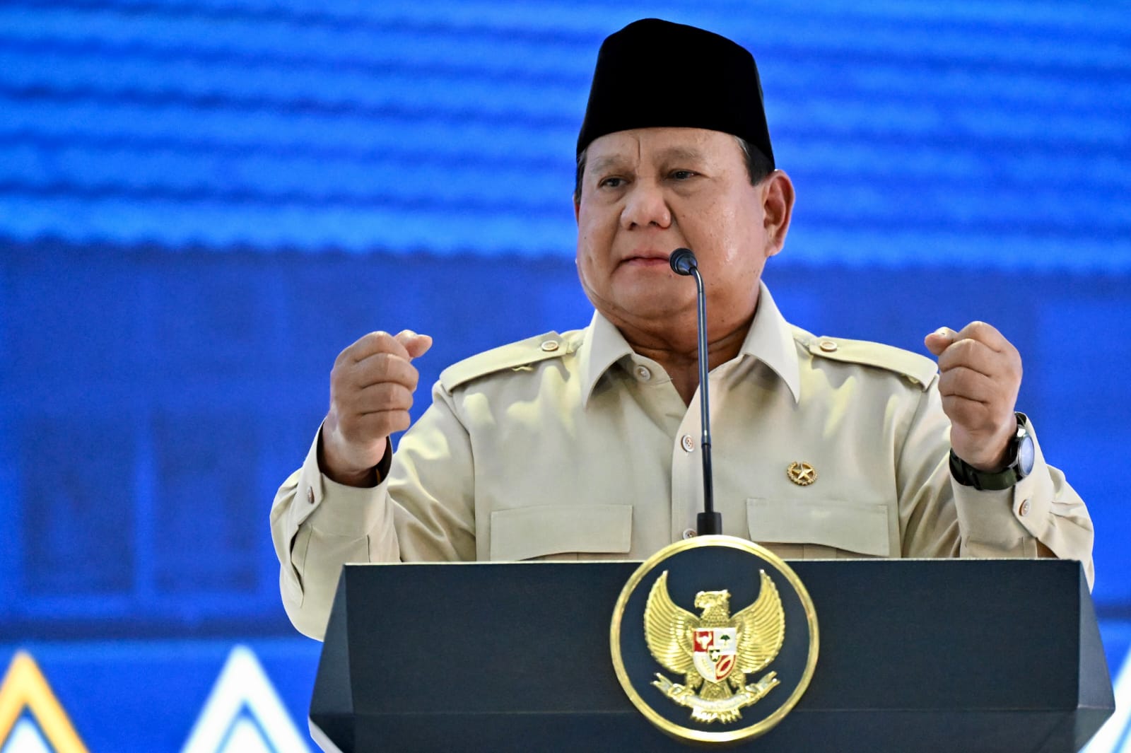 Gerindra Sidang Kadernya yang Merokok Sambil Main Gim di Rapat DPRD Jember 