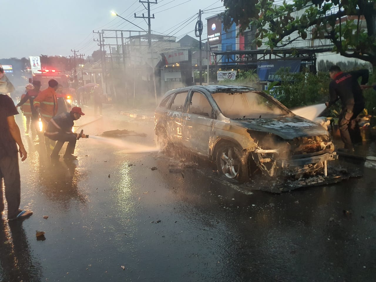 Ini Penyebab Mobil Honda CRV yang Hangus Terbakar di Jalan Demang Lebar Daun Palembang  