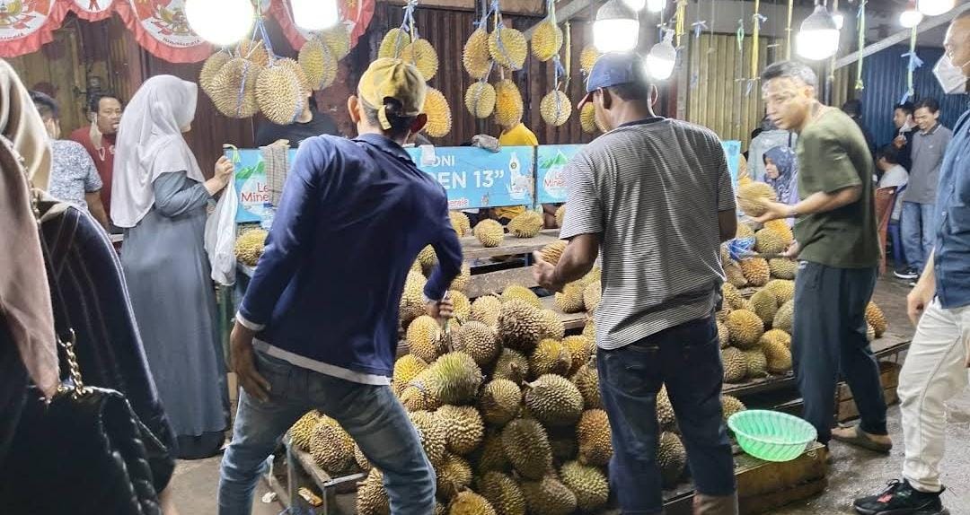 Pasar Durian Kuto Palembang, Omzet Pedagang Puluhan Juta Per Hari