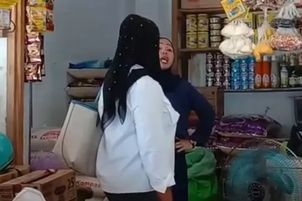 Waduh, Pedagang Wanita Ini Ngamuk Tagih Hutang ke Bupati Kepulauan Sula Saat Pantau Harga Sembako di Pasar