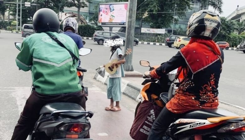 Modal Ukulele, Andien Jadi Pengamen Bantu Ibu Ringankan Ekonomi Keluarga 