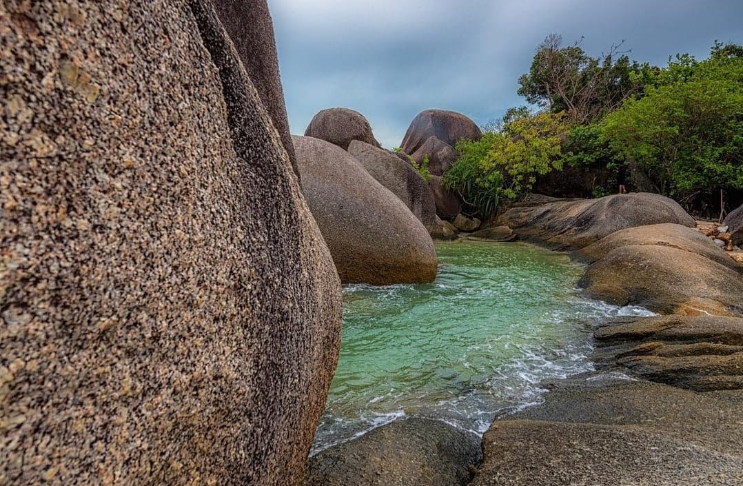 WAW EKSOTIS Banget, Pantai Tanjung Kelayang Belitung: Yuk Liburan Ini Rute Menuju Surganya Pantai di Babel 