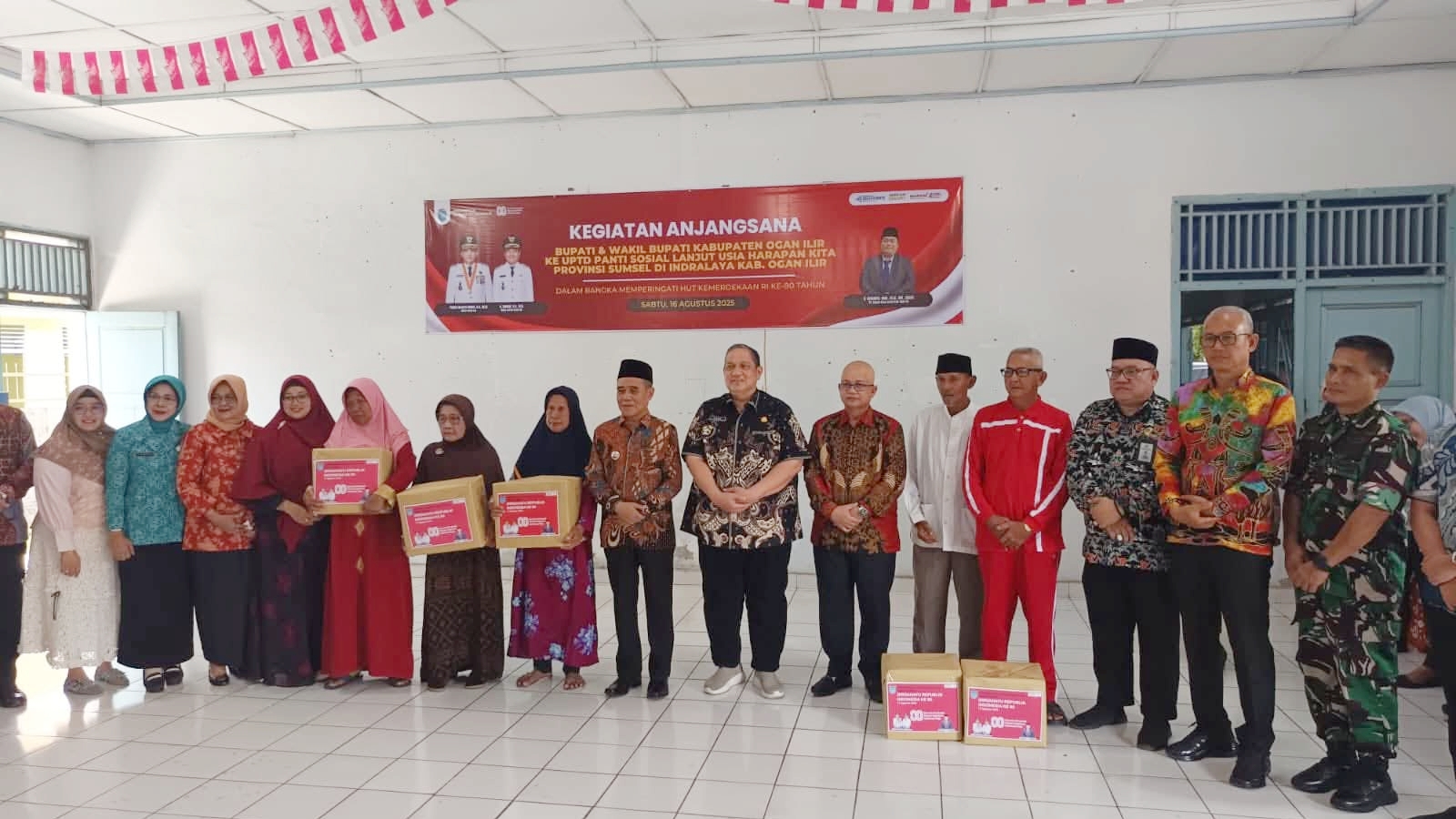 Jelang HUT ke-80 RI, Wabup Ogan Ilir Pimpin Anjangsana ke Panti Sosial Lanjut Usia untuk Berikan Bingkisan