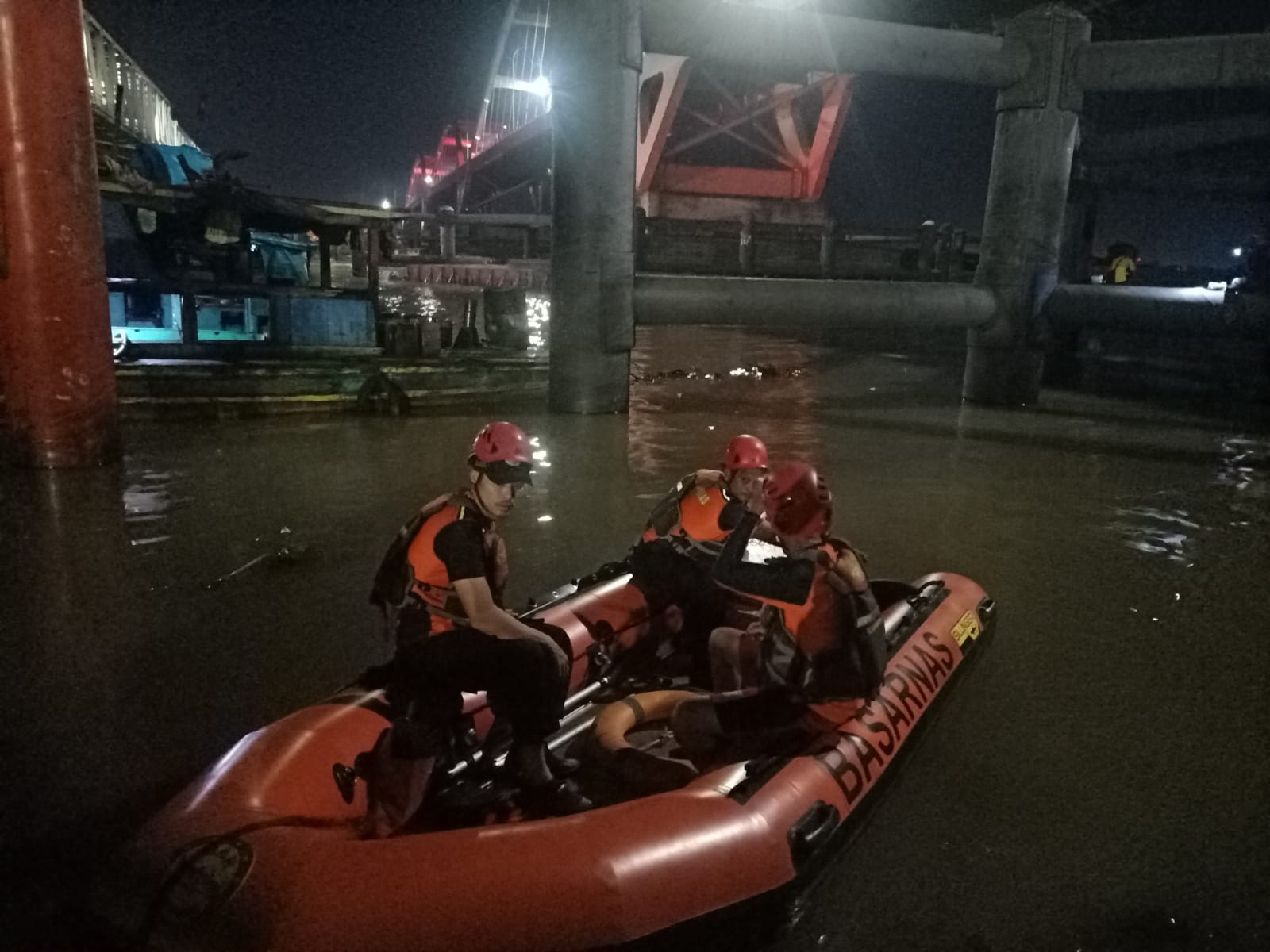 Perahu Getek Ditabrak Tugboat, Bocah Laki-Laki Hilang Tenggelam di Sungai Musi, Basarnas Bergerak