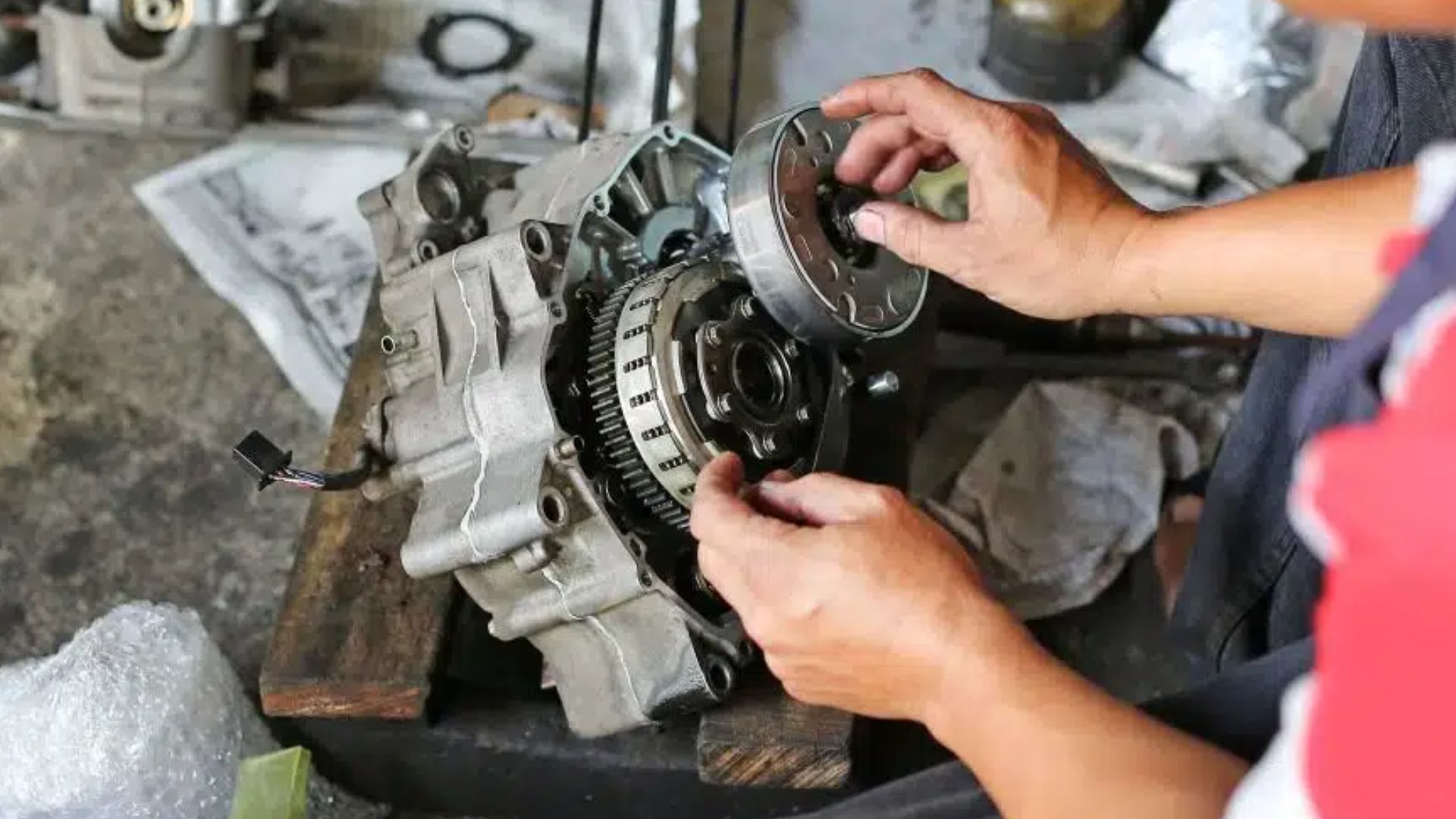 Tips Aman Membersihkan Mesin Motor Matic dengan Cairan Khusus