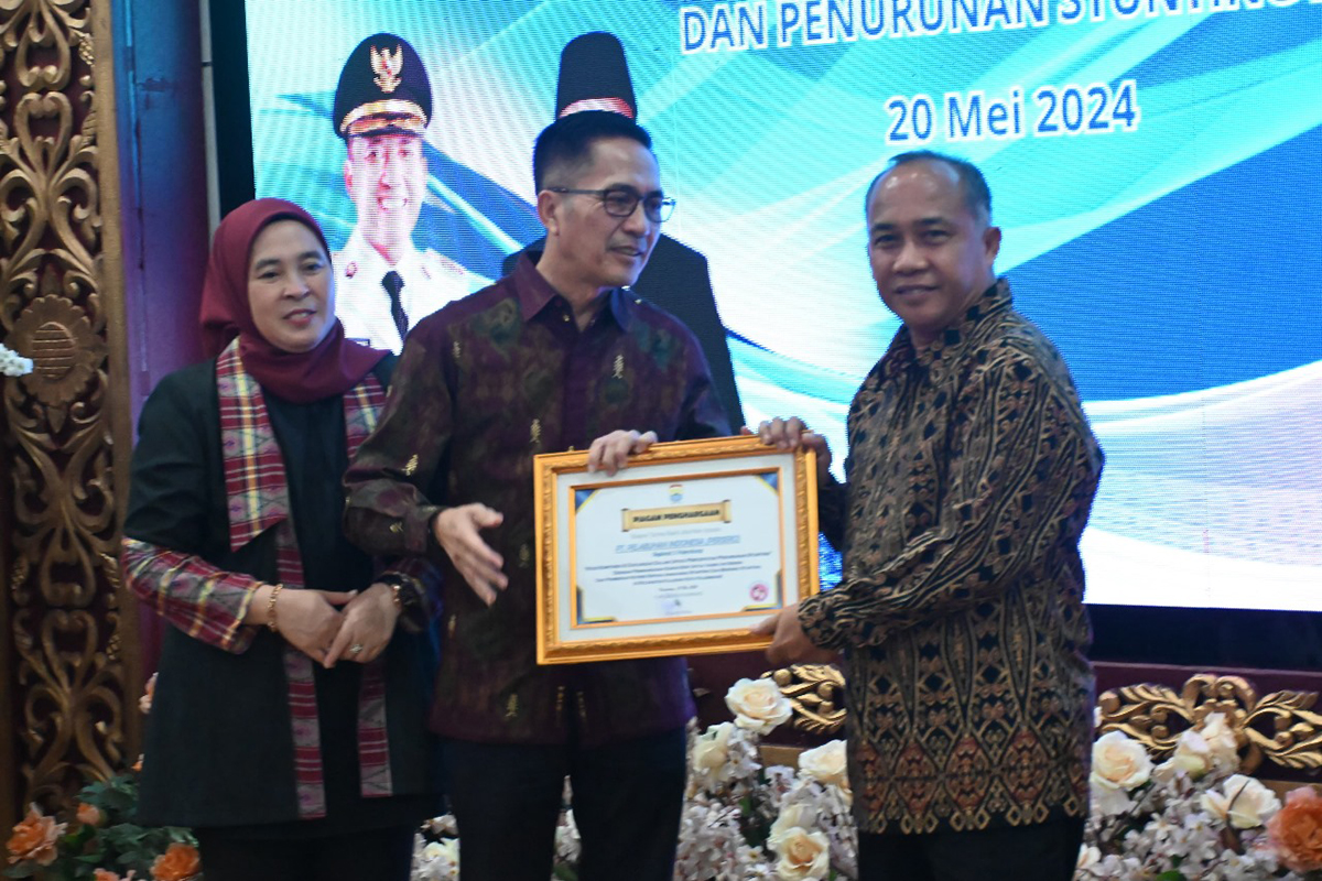Ratu Dewa Berikan Penghargaan Kepada Pelindo Regional 2 Palembang Atas Komitmen Percepatan Penurunan Stunting
