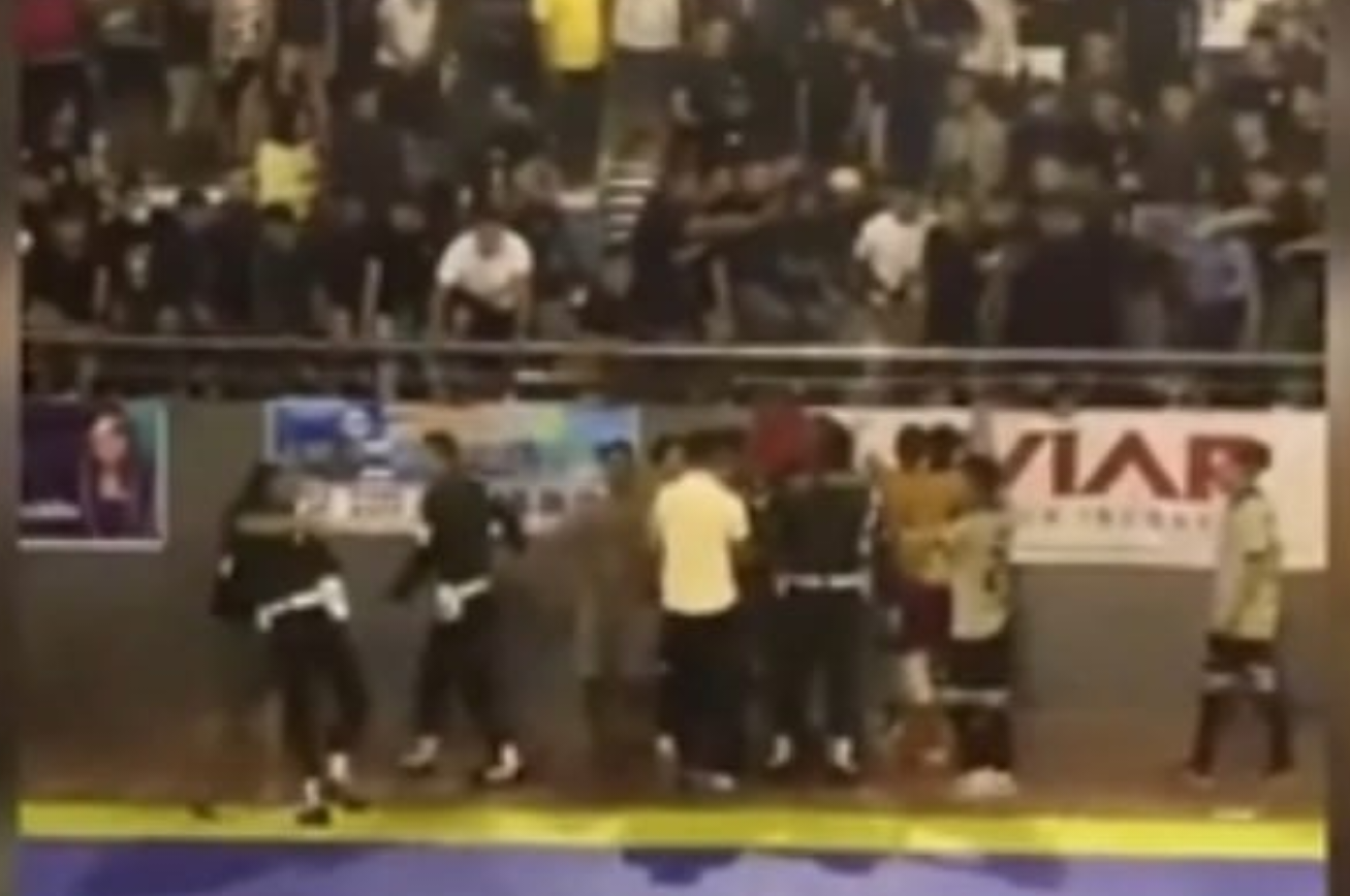 HOT NEWS! TNI-Polri NTT Bentrok di Gelanggang Futsal, Netizen: Kirim Aja ke Papua!