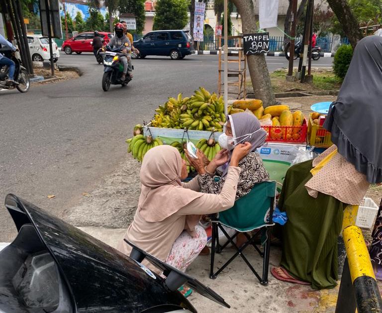 Perhatikan Kesehatan Masyarakat, Satu Amal Indonesia Bagikan Paket Masker ke Pejuang Nafkah