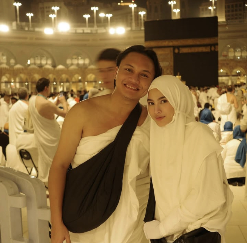 Momen Perdana Mahalini Umrah dan Pakai Hijab Banjir Pujian Warganet