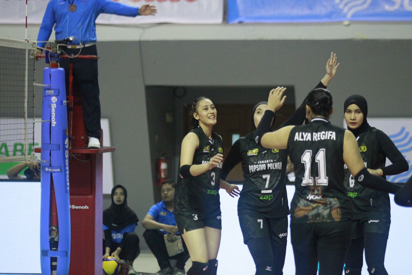 Duel Sengit Proliga 2025, Jakarta Popsivo Polwan Menang 3-1 Atas Yogya Falcons