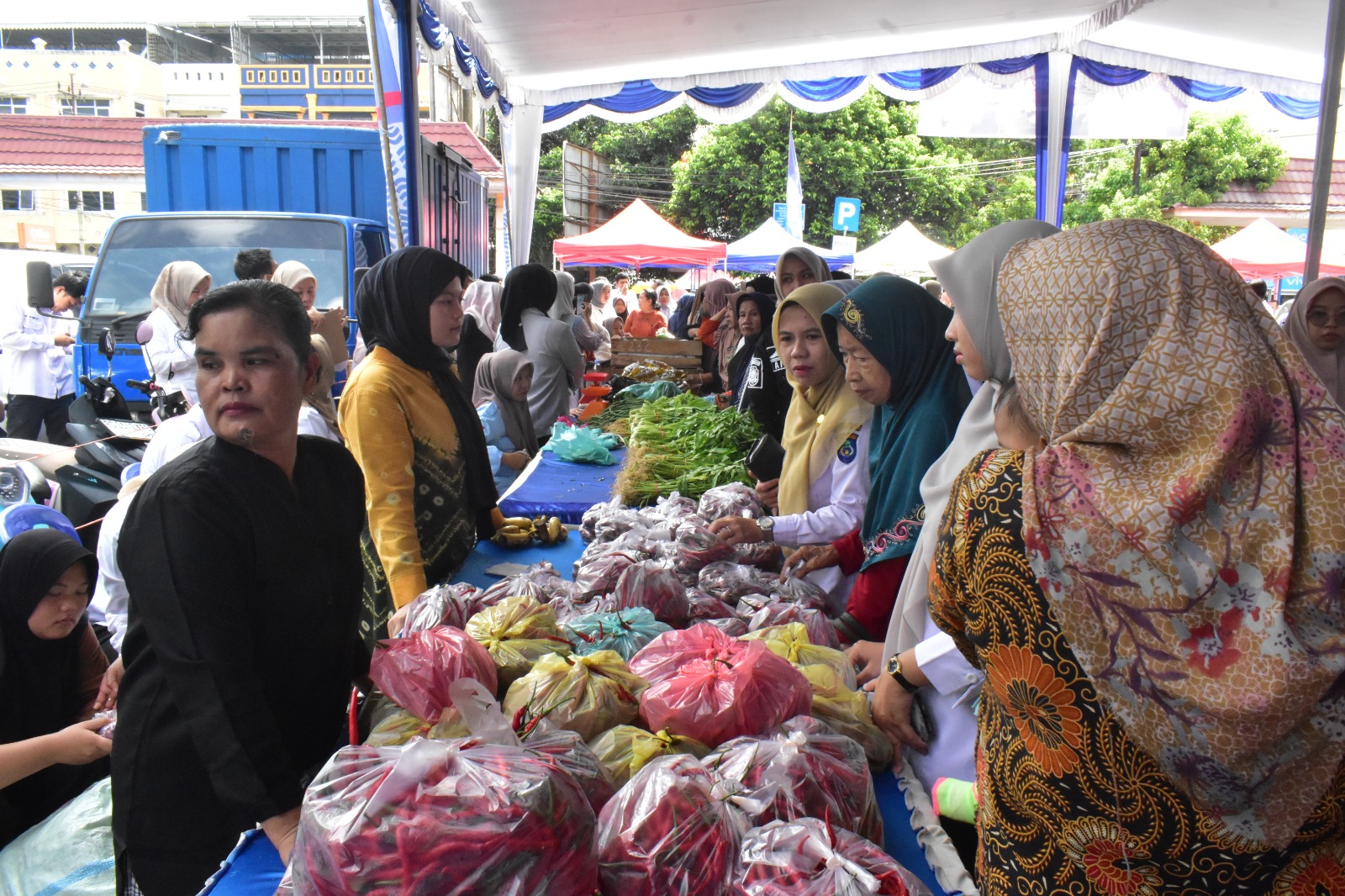 Pemkab OKI Gelar Pasar Murah dan Layanan Publik Serentak, Tindaklanjuti Arahan Bupati Muchendi