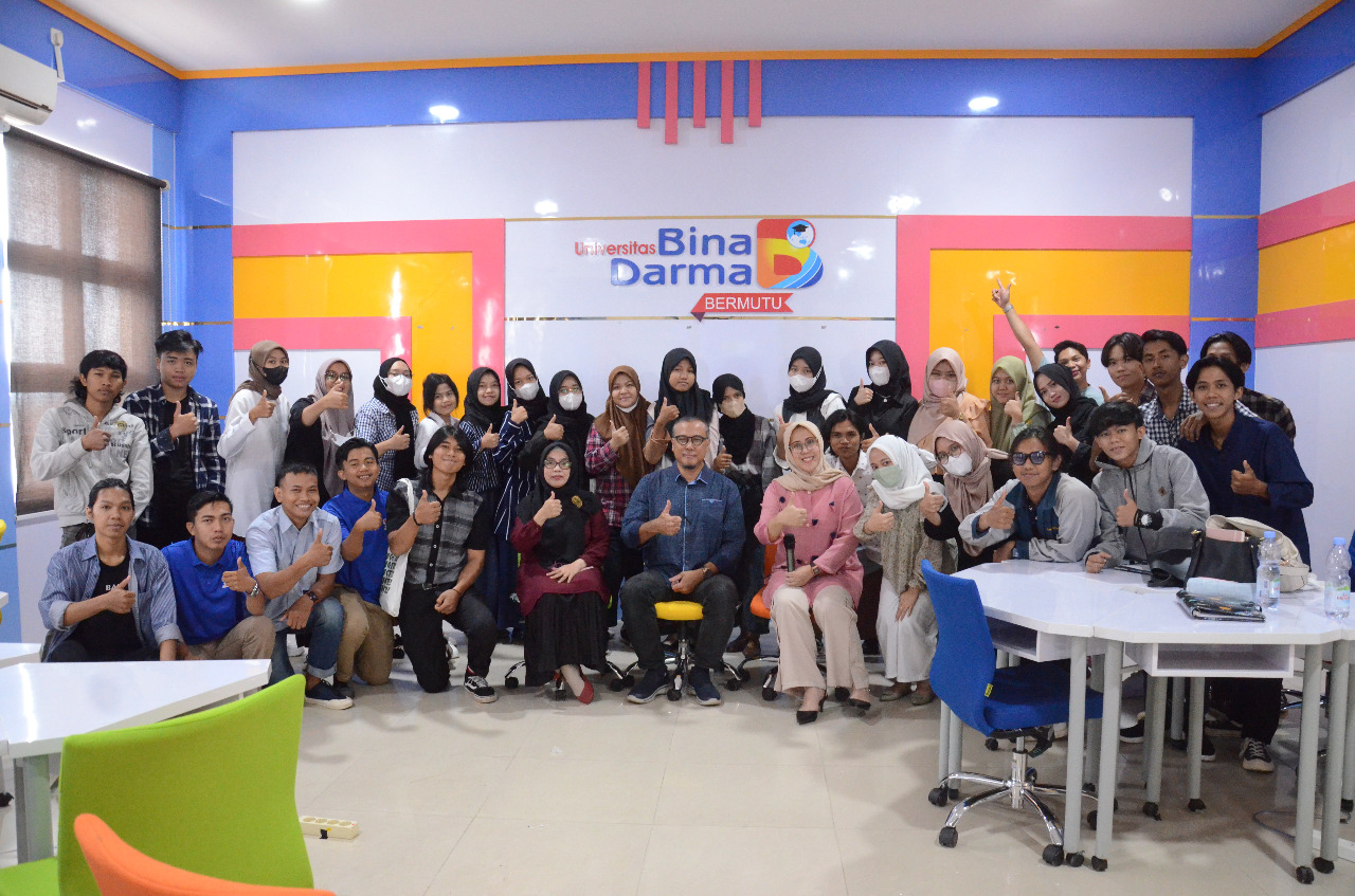 Praktisi Mengajar Universitas Bina Darma Palembang Datangkan Humas PTBA 