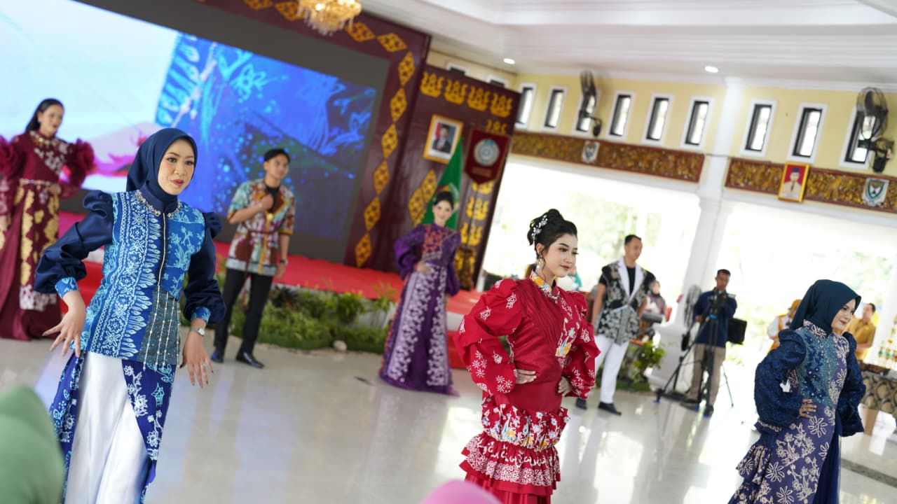  Batik Petule Asal Muara Enim, dari Meja Makan Menjelma Fashion Elegan 