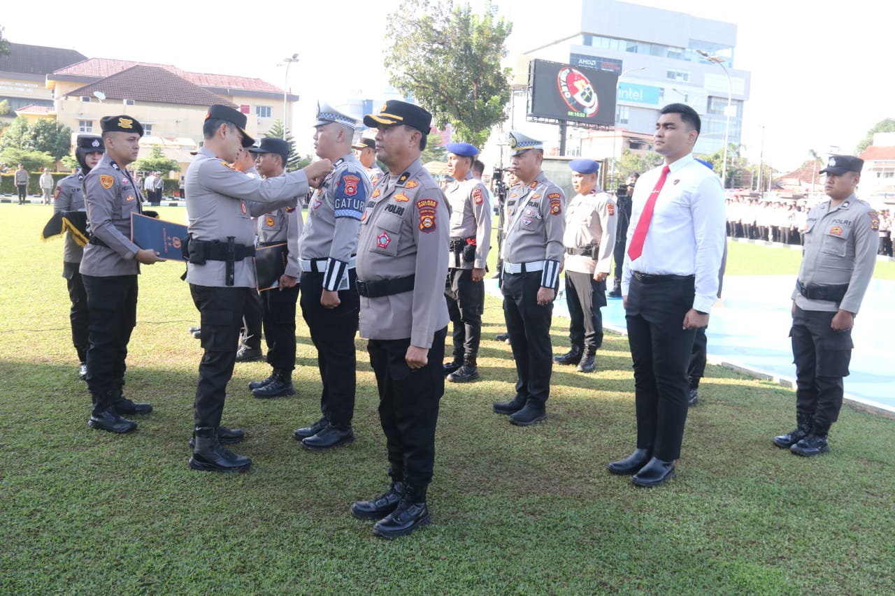 113 Personel Jajaran Polda Sumsel Terima Penghargaan dan PIN Emas Kapolda