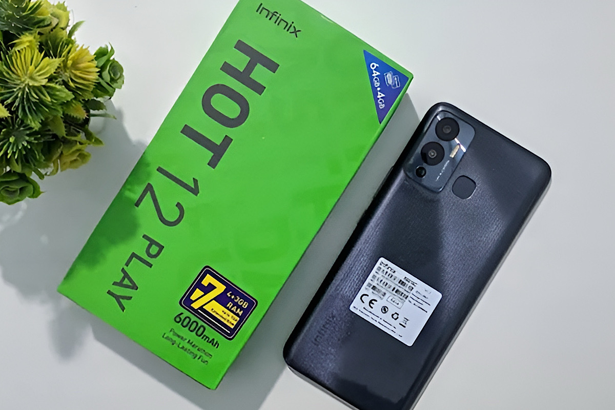 Infinix HOT 12 Play HP 1 Jutaan Built Material Plastik Tapi Solid dan Elegan 