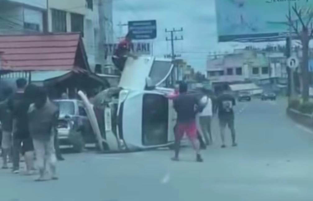 Pengendara Wanita Tewas Tertimpa Mobil Sendiri Usai Hilang Kendali, Sempat Cekcok Mulut di Pinggir Jalan