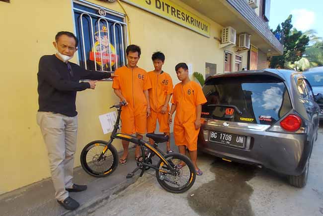 3 Pencuri Sepeda Lipat Pakai Mobil Brio Ditangkap, Ternyata Juga Curi Barang Bernilai Ratusan Juta