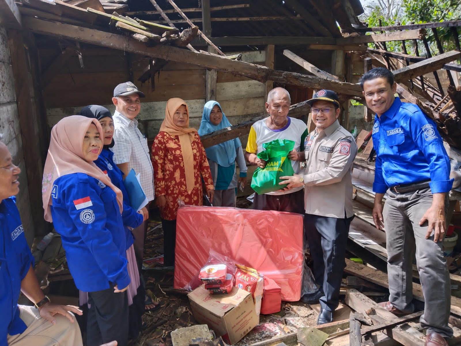 Dinsos dan BPBD Muba Sigap Bantu Warga Korban Kebakaran di desa Pandang Dulang