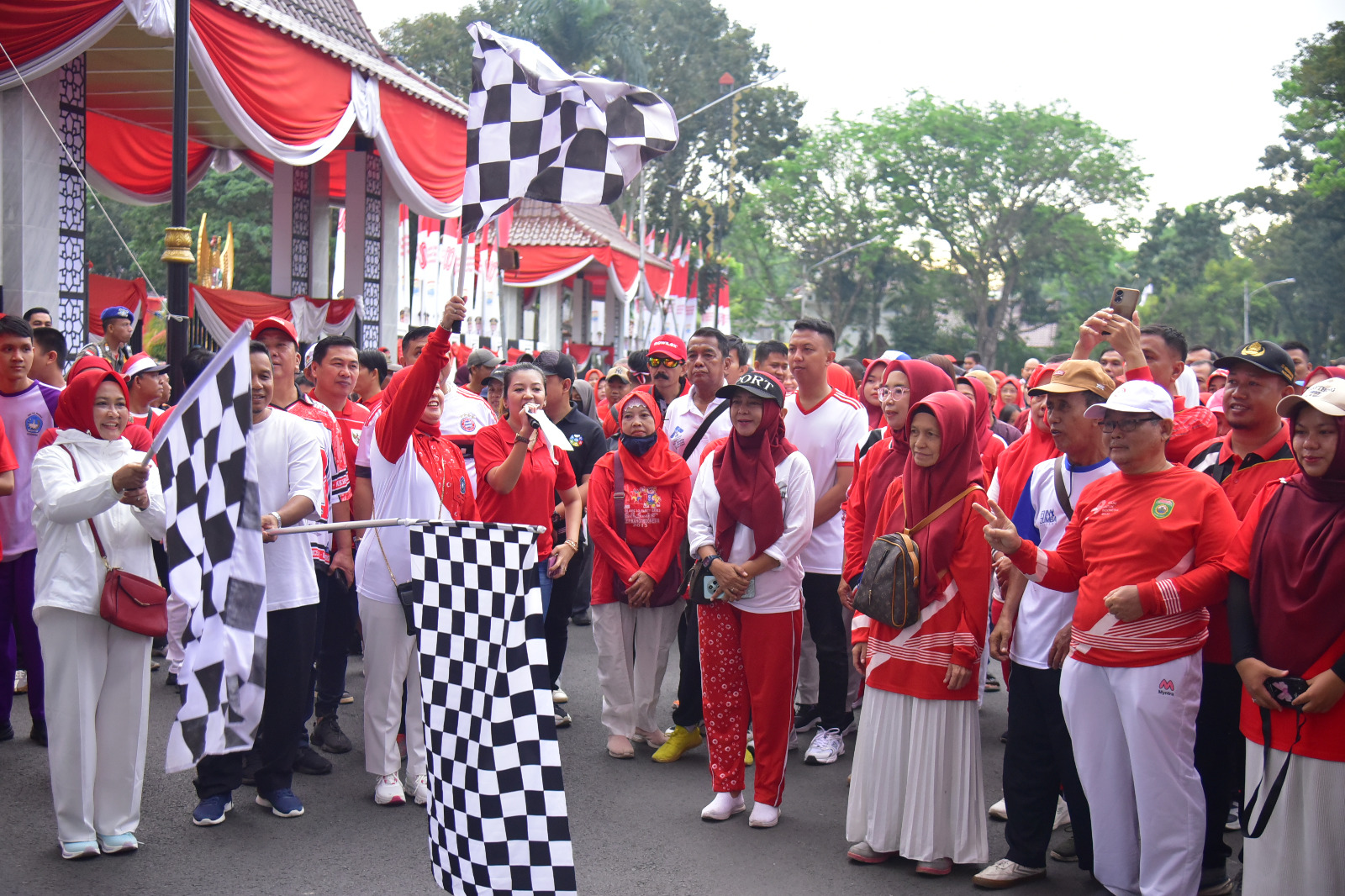 Semarak Lomba Jalan Sehat dan Senam Bersama dalam Rangka Memperingati Hari Ulang Tahun RI ke-80