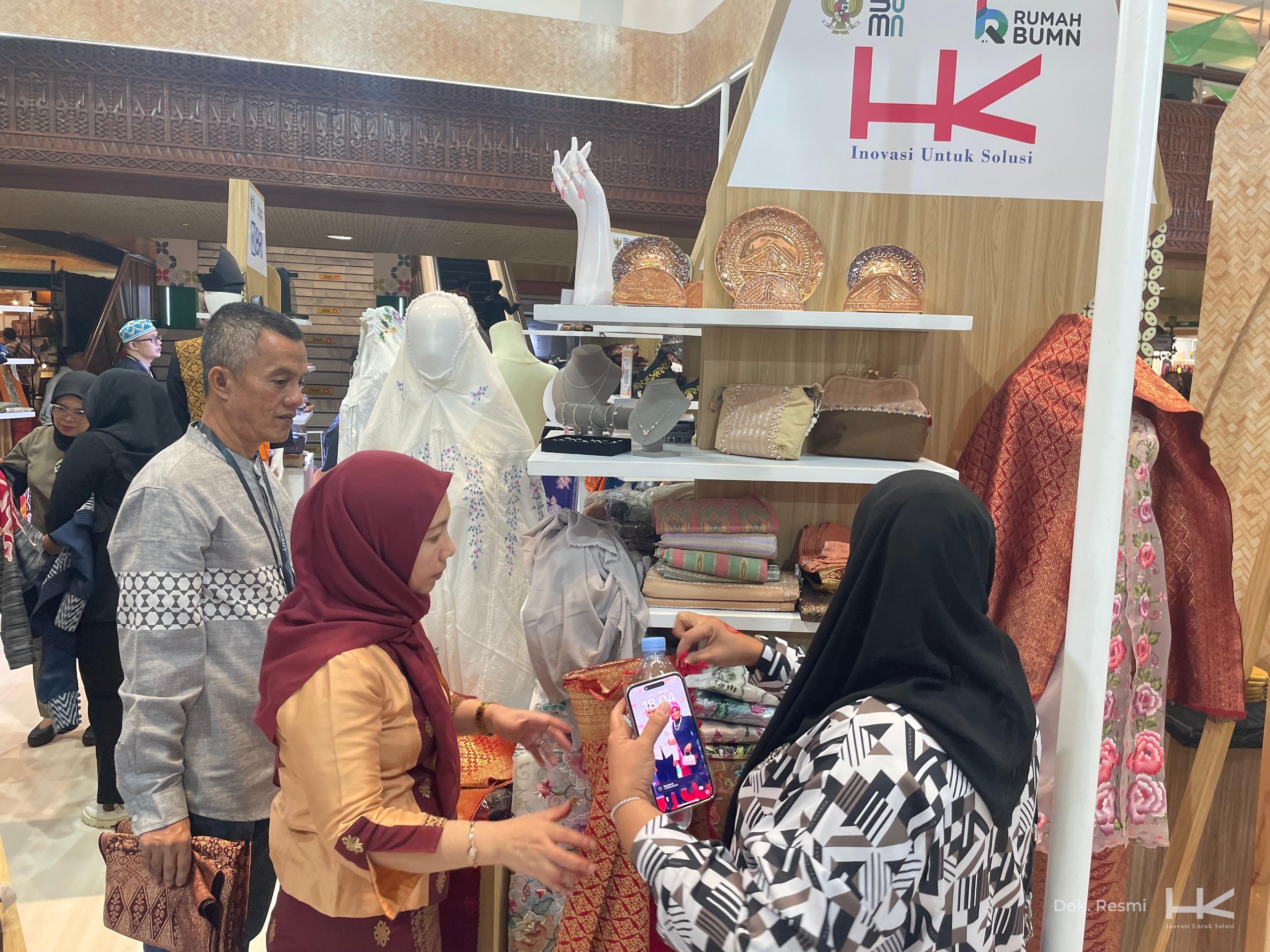 Dorong Penjualan ke Pasar Global, Hutama Karya Fasilitasi 3 UMKM Binaan Lewat Pameran Inacraft 2025