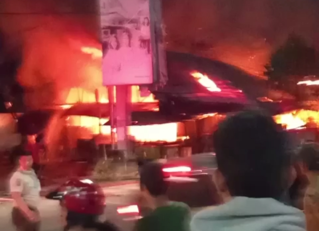 BREAKING NEWS: Pasar Cinde Kota Palembang Terbakar 