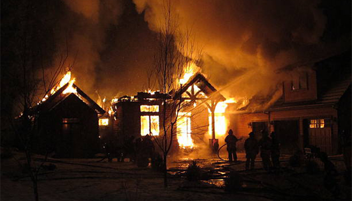 Diduga Akibat Api Kompor, Rumah Panggung Hangus Terbakar Jadi Abu