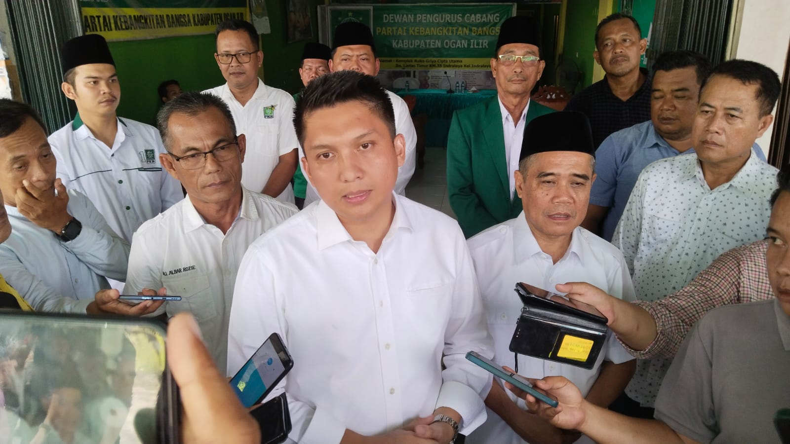 Panca Wijaya Akbar Bersama Ardani, Ambil Formulir Pendaftaran di 7 Parpol untuk Pilkada Kabupaten Ogan Ilir
