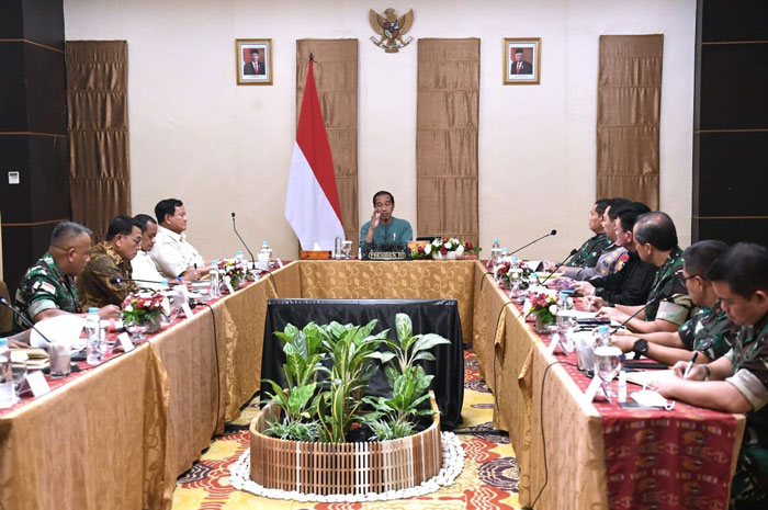 Jokowi Rapat dengan Menhan dan Jenderal TNI-Polri di Papua, Ada Apa?