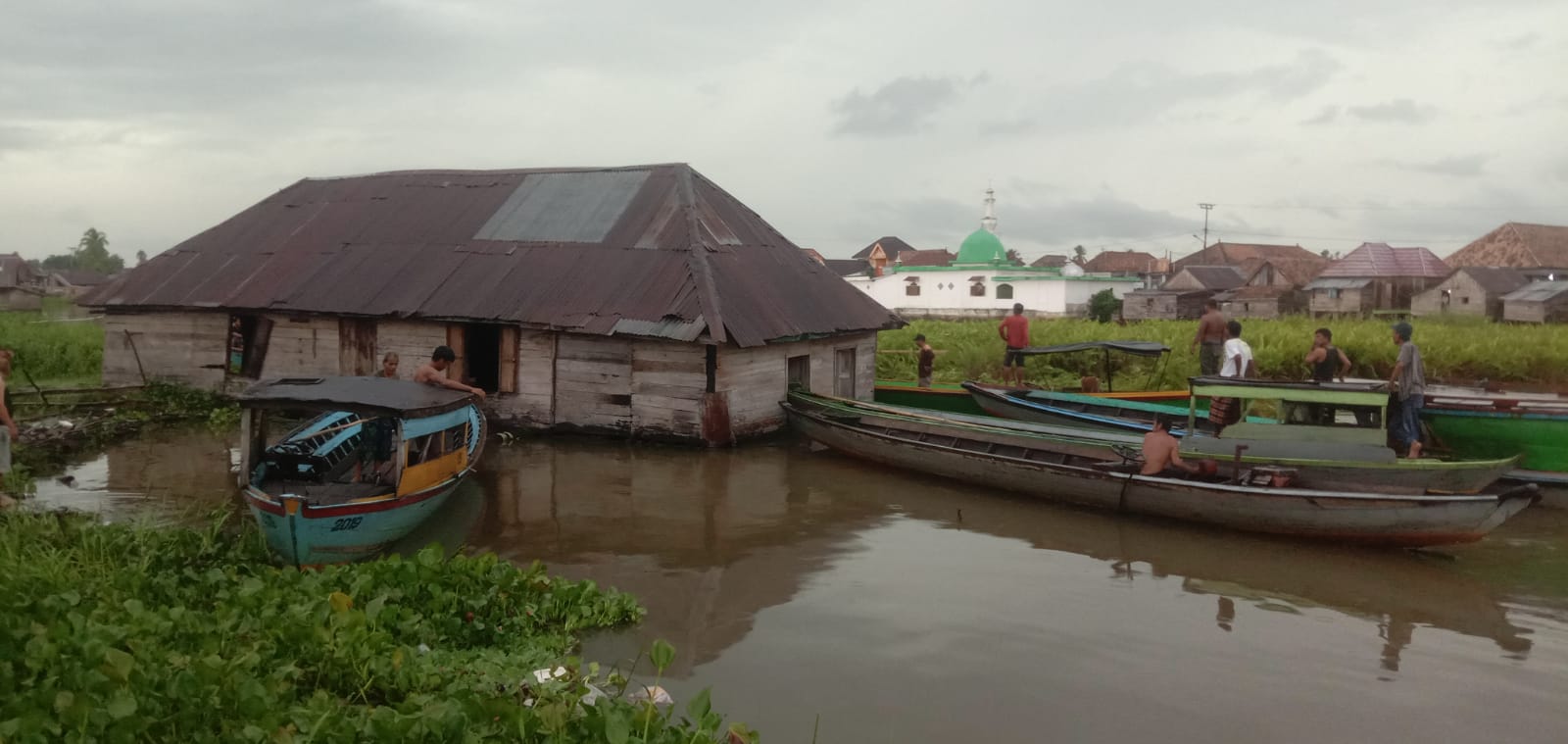 Hujan Deras, Rumah Rakit di Pedamaran OKI Hanyut Sejauh 500 Meter, Untung Warga Gercep!