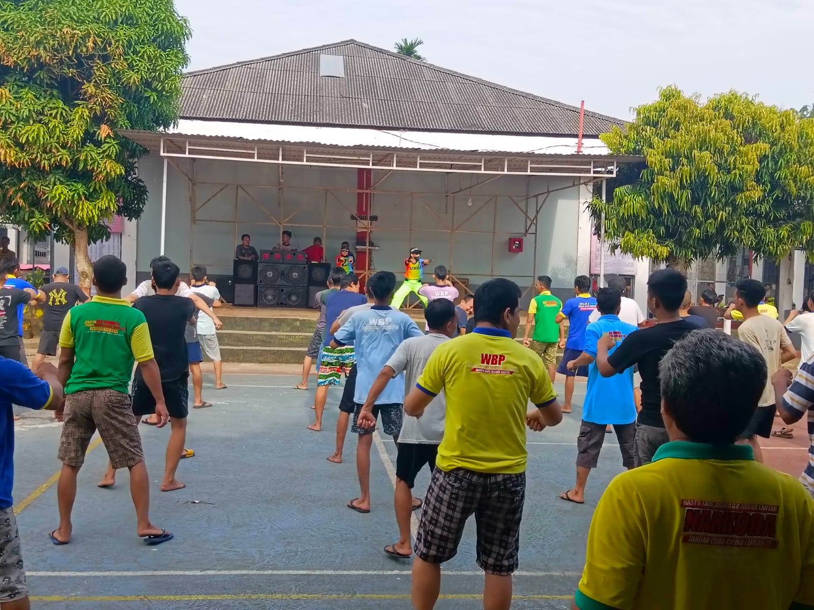 Senam Pagi Bersama Warga Binaan, Lapas Narkotika Muara Beliti Ciptakan Lingkungan Positif dan Sehat