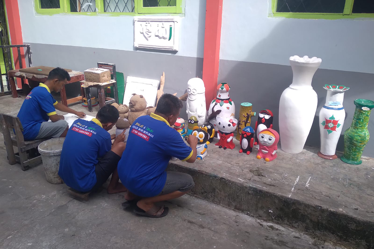 Kreativitas di Balik Jeruji, Warga Binaan Lapas Muara Beliti Ubah Sampah Jadi Seni