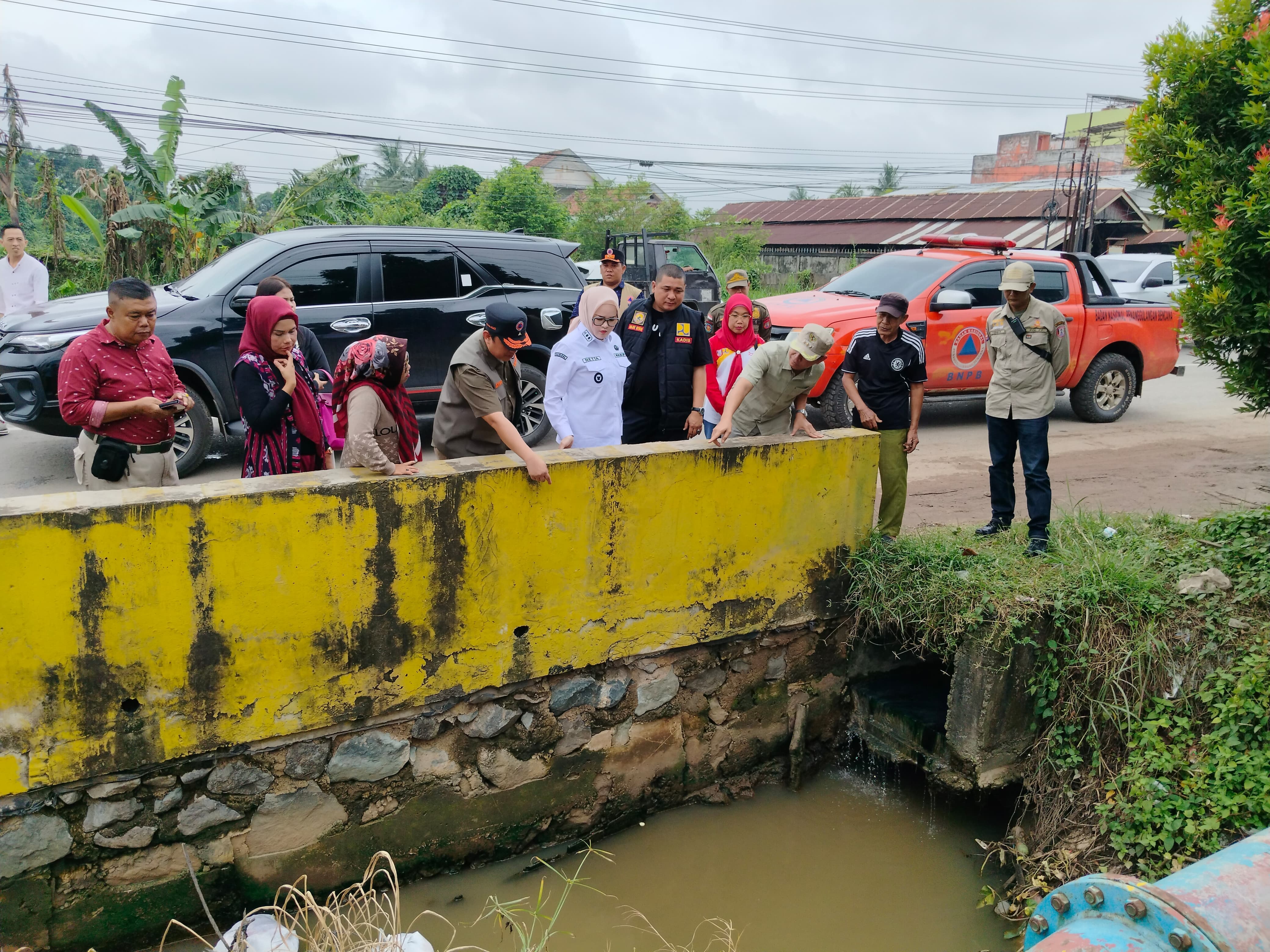 Cepat Tanggap, Wakil Bupati Banyuasin Berikan Bantuan dan Tinjau Aliran Sungai