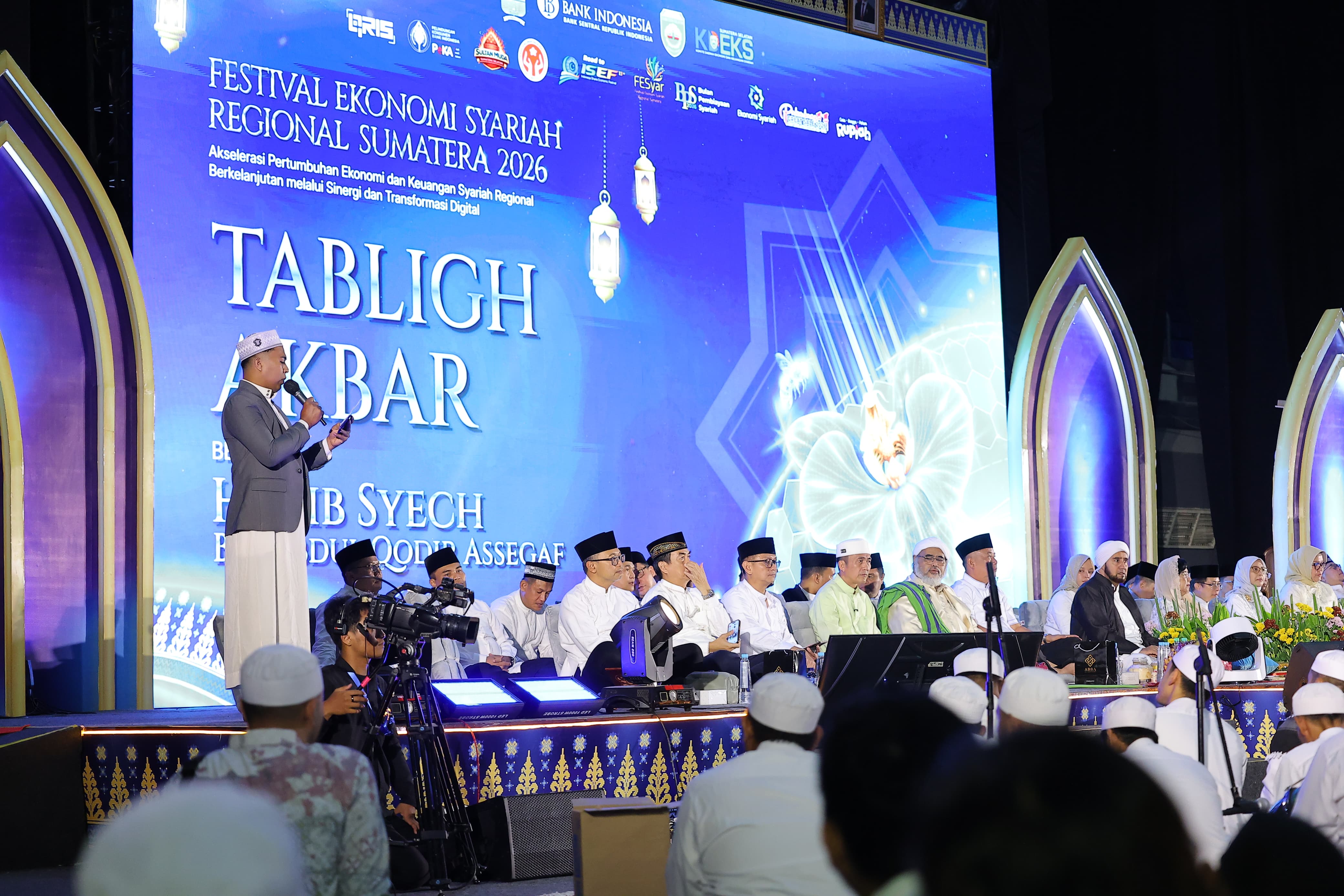 Ratu Dewa Tabligh Akbar Bersama Habib Syech Bin Abdul Qadir Assegaf di PSCC Palembang