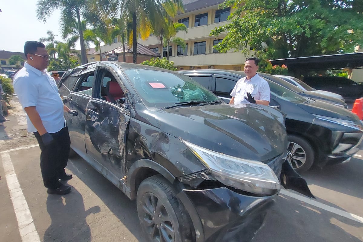 Penyidikan Undercover Buy, Polda Sumsel Tembak Ban Mobil Kurir Narkoba di Ogan Ilir yang Kabur hingga Hancur