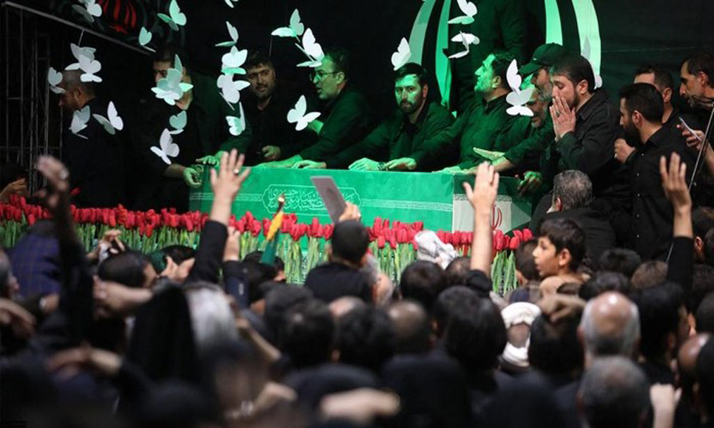 Peti Jenazah Ayatollah Ali Khamenei Diperlihatkan, Warga Iran  Langsung Menangis