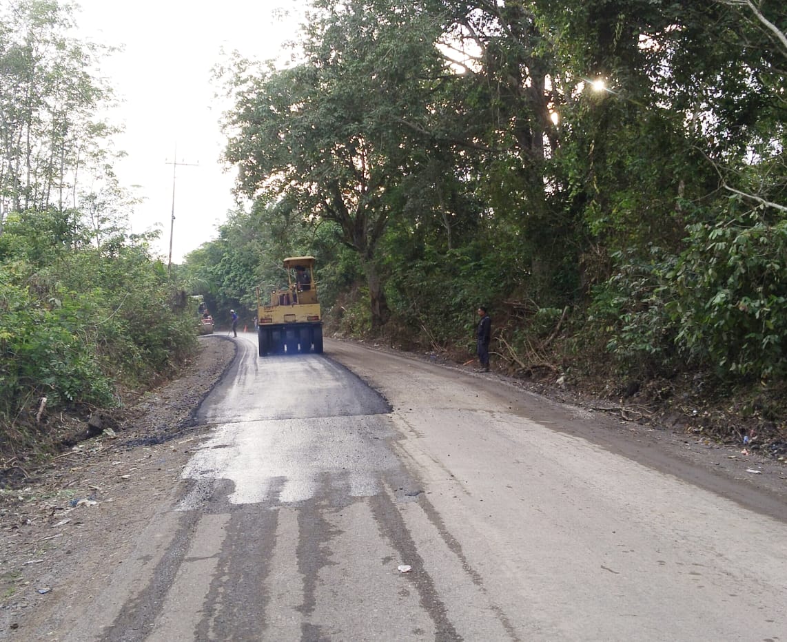 Jalan Rusak di Sepanjang Meranjat-Tanjung Batu Ogan Ilir Kini Mulus di Aspal, Warga Semringah