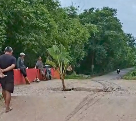 Jembatan di Payaraman Ogan Ilir Kembali Jebol, Kendaraan Bermuatan Dilarang Melintas