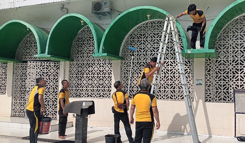 Bakti Religi Polsek Tanjung Batu di Masjid Walimah, Sambut HUT Bhayangkara ke-79 di Kabupaten Ogan Ilir