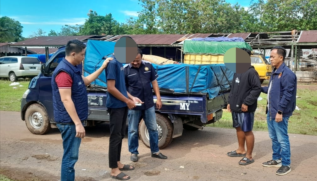 2 Orang Pria Diamankan Personel Polsek Muara Kuang Ogan Ilir, Diduga Lakukan Pungli di Pasar Tradisional