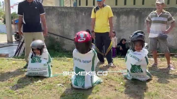 Serunya Balap Karung Pakai Helm