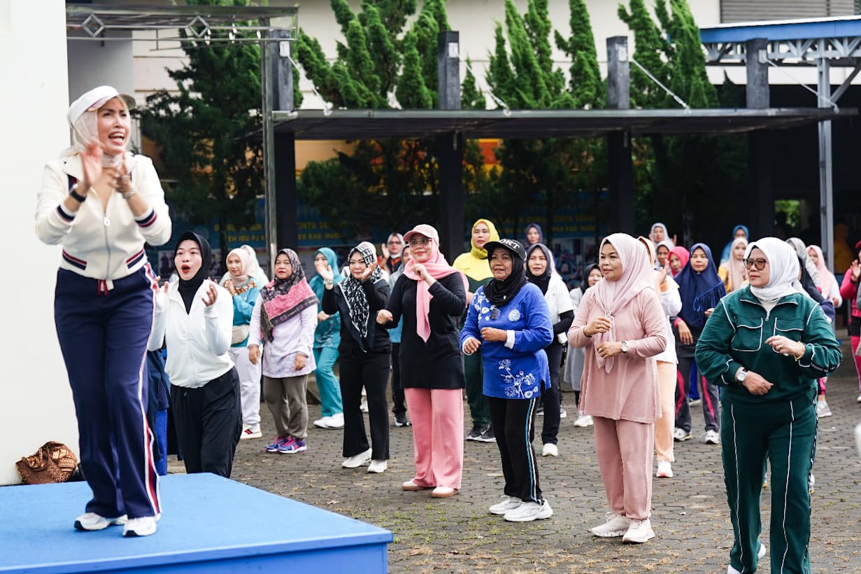 Semarak Senam Sehat Lansia di Sekayu, Peserta Beruntung Pulang Bawa Door Prize