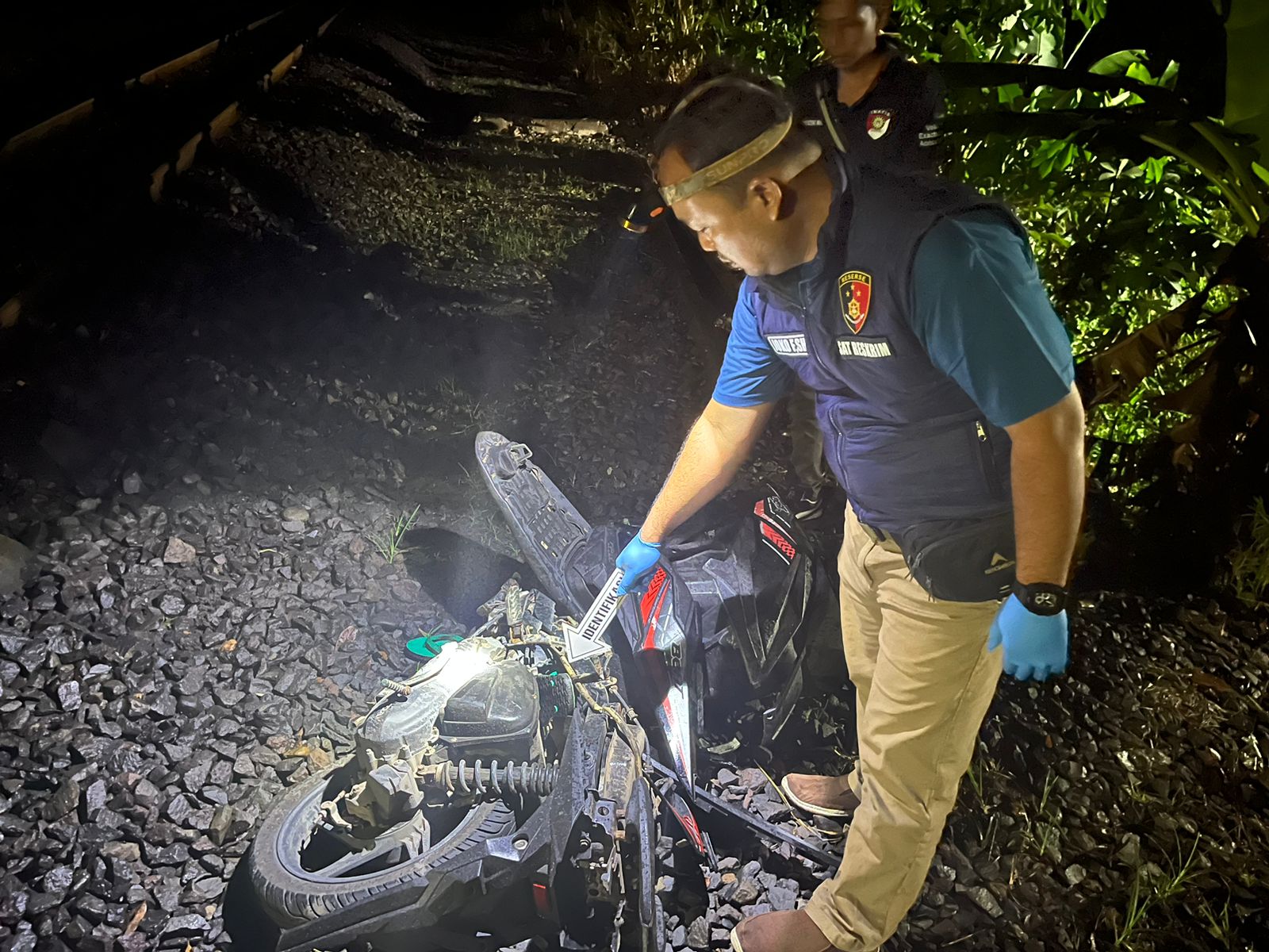 Ditabrak Kereta Babaranjang di Perlintasan Tanpa Palang Pintu Tengah Malam, Mahasiswa Asal Prabumulih Tewas