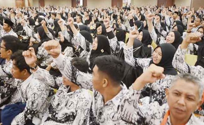 Batas Usia Pensiun Guru PNS Bertambah 65, TNI Polri Tetap 53