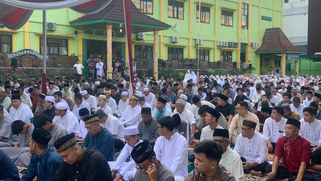 Ratusan Jemaah Muhammadiyah Laksanakan Shalat Idul Fitri di Lapangan SD Balayudha Palembang