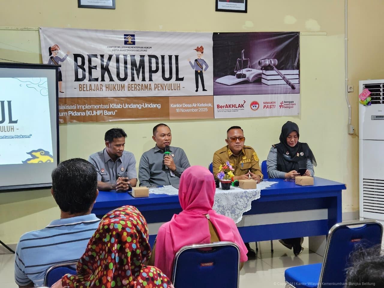 Kanwil Kemenkum Babel Sosialisasikan KUHP dan Bantuan Hukum di Desa Air Ketekok melalui Program BEKUMPUL