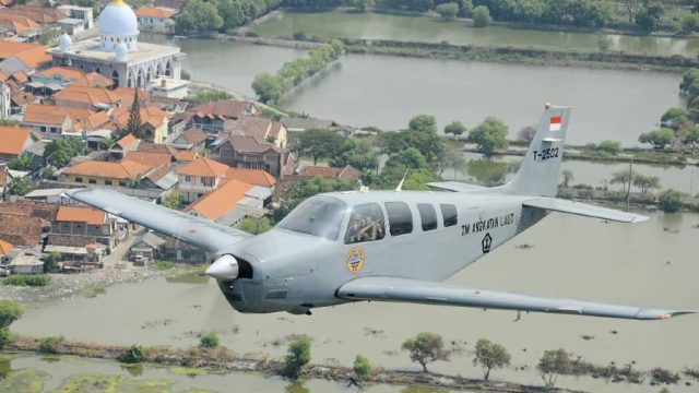 Pesawat Latih G-36 Bonanza Milik TNI AL Jatuh di Alur Pelayaran Barat Surabaya